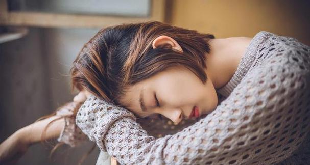 分手后断联男人的心态分析（如何巧用断联挽回情人？）