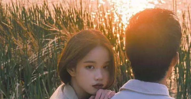 如何挽回分手后女友的心（重建感情，赢回她的信任）