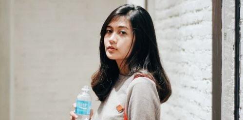 如何以正确的方式挽回分手后的爱情？（教你挽回女友的最佳方法，从分手到复合全攻略！）
