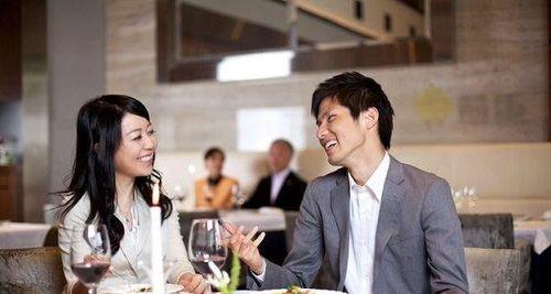 约会聊天技巧大揭秘！（如何与女友愉快聊天，让约会更加甜蜜？）