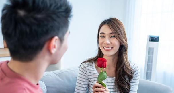分手后挽回女友的秘诀（如何让她不再烦你，重燃爱情之火）