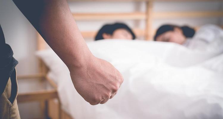 男人出轨，女人如何挽回婚姻？（掌握以下，成功挽回婚姻）
