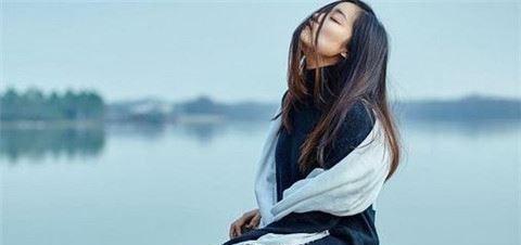 分手了怎么挽回女友？15个有效技巧让你成功挽回爱情（从了解原因到改变自己，用正确的方式挽回女友）