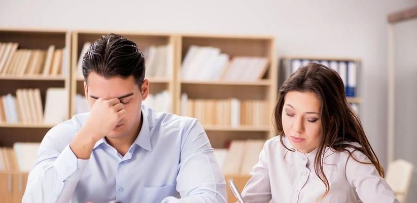 老公出轨，女人的错误做法（掌握正确应对，挽救婚姻危机）