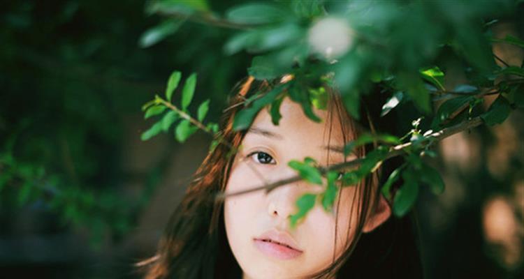 如何成功挽回失去的爱情？（以失恋男子如何有效挽回女友为例，15个实用技巧帮助你找回爱情）