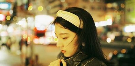 如何用礼物挽回前女友？（学会适时送礼，让前女友心动不已）
