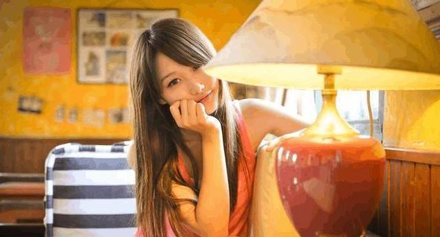 挽回女友的方法与技巧（15个实用的方法让你迅速赢回她心）