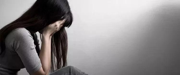 冷战中的夫妻如何挽回关系？（拯救爱情的秘诀和技巧，从和老公的冷战中学习）
