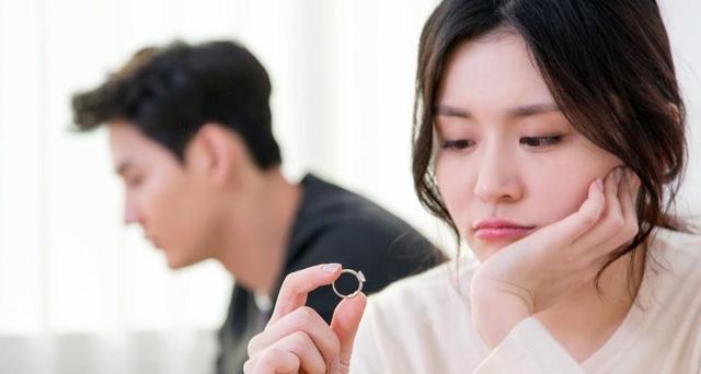 妻子出轨离婚了，你还能挽回吗？（从情感出发，以真诚打动心灵，用行动重建信任）
