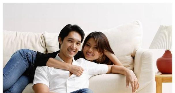男人出轨的12个迹象（如何判断你的男人是否在外面搞小动作？）