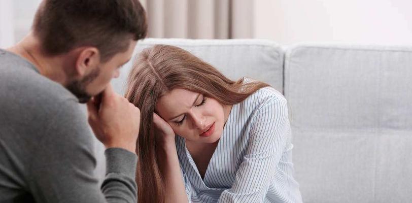 如何用正确的方式挽回分手的女友？（分手后挽回女友的15个实用技巧和步骤，让你重获爱情）