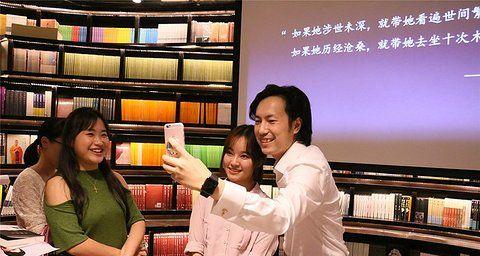 如何保持感情中的平衡与和谐？如何做到以冷眼观爱？