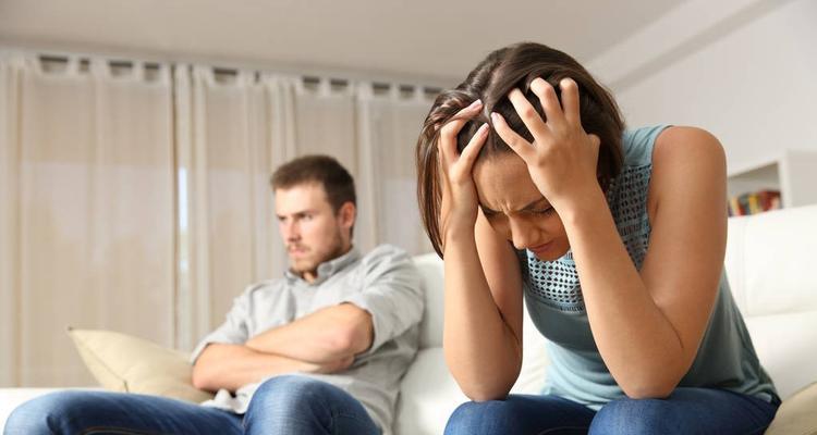 当婆婆出轨，你该怎么办？（如何应对婆婆的外遇问题，保持家庭和谐）