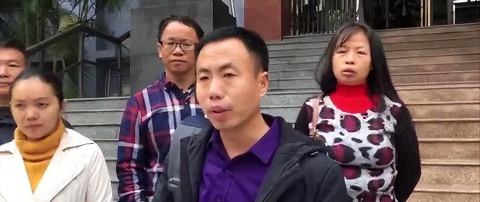 如何应对第一次相亲见面父母在现场（拒绝尴尬，赢得好感的攻略）