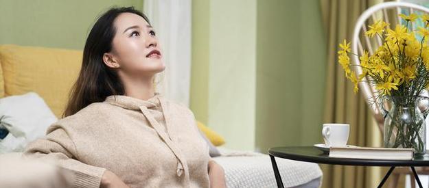 老公出轨，我该离婚吗？（如何面对老公撇下自己和其它女生约会的痛苦？离婚是唯一出路吗？）