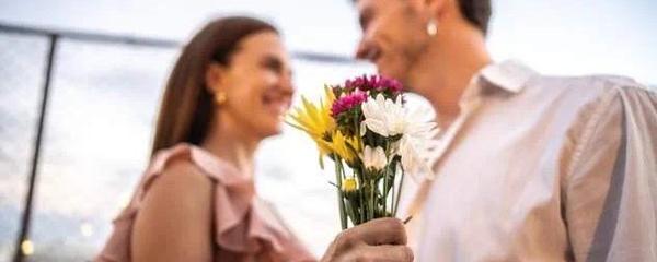 夫妻吵架怎么办？四招让你轻松化解矛盾（教你如何在矛盾中找到共同点、增进情感、换位思考、沟通技巧）