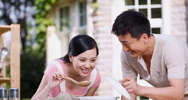 女人如何经营好婚姻？（以爱为基础，以沟通为纽带，以信任为支撑）