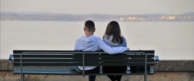 分手后的关系如何处理？（变成朋友还是陌生人？）
