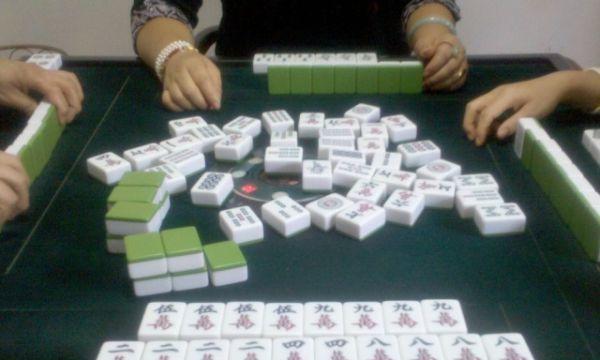 老婆爱打牌怎么办（解决夫妻之间因打牌引起的矛盾和冲突，让婚姻更加幸福）