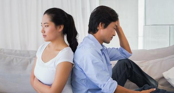 如何化解夫妻吵架，重建幸福感情（夫妻关系、情感沟通、共建家庭、信任基础、换位思考）