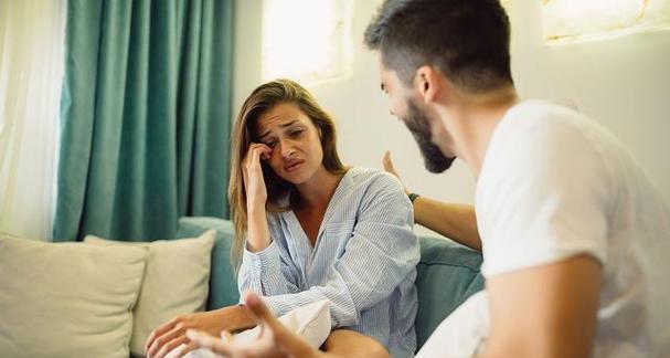 出轨婚姻该挽回吗？（分析出轨原因和解决方法，）