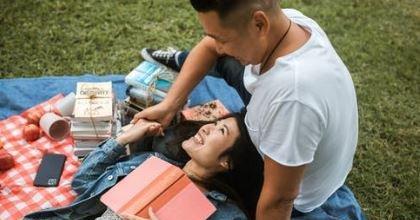 异地女友冷淡如冰，如何挽回她的心？（挽回爱情需要的技巧和方法，）