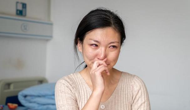 面对不幸离婚和怀孕，我该如何选择？（不幸离婚和怀孕给我带来了巨大的压力和矛盾，我